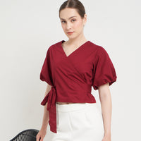 Model Lena is wearing a size Small (S)