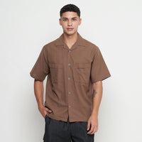 Model Thiago is wearing a size Large (L)