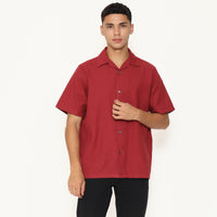 Model Thiago is wearing a size Large (L)