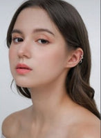 Model Luna is wearing a size Small (S)